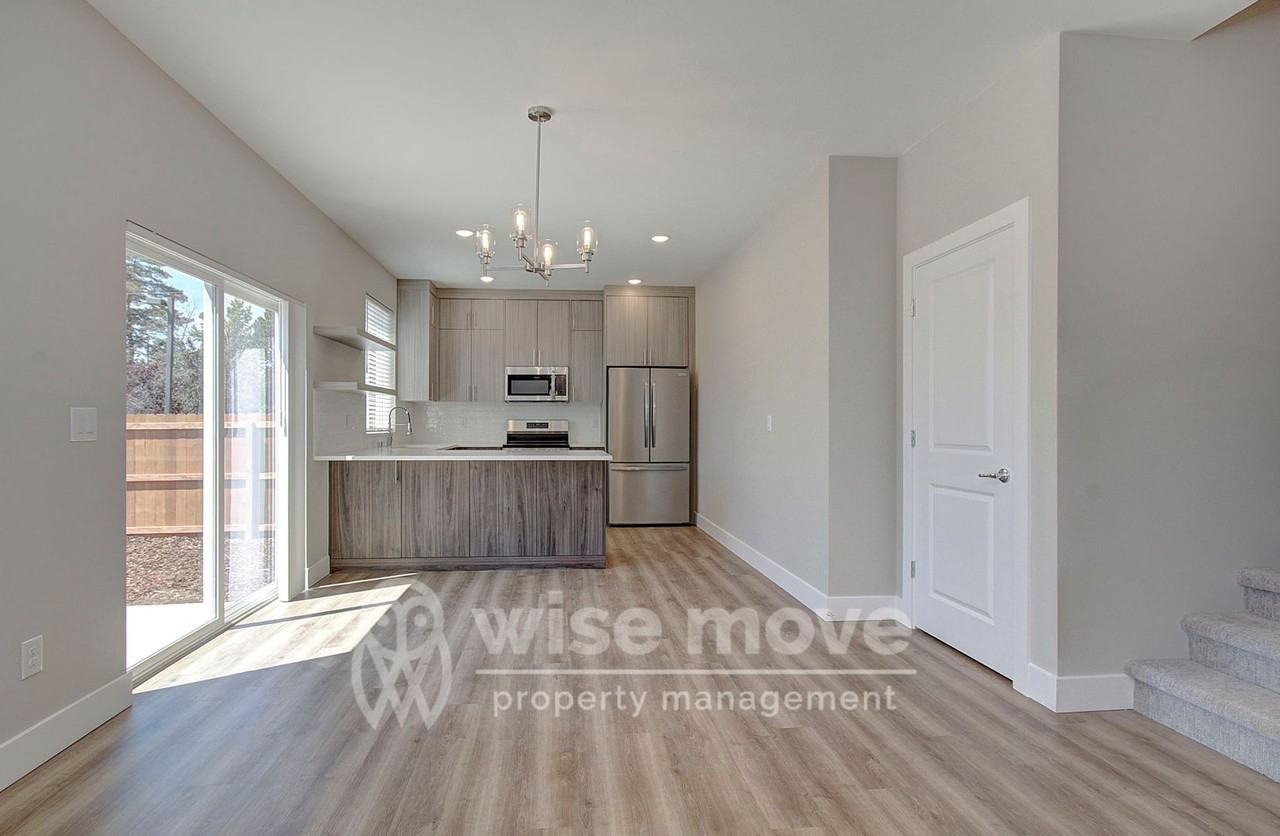 1307 N Garrison Rd - Photo 7 of 31