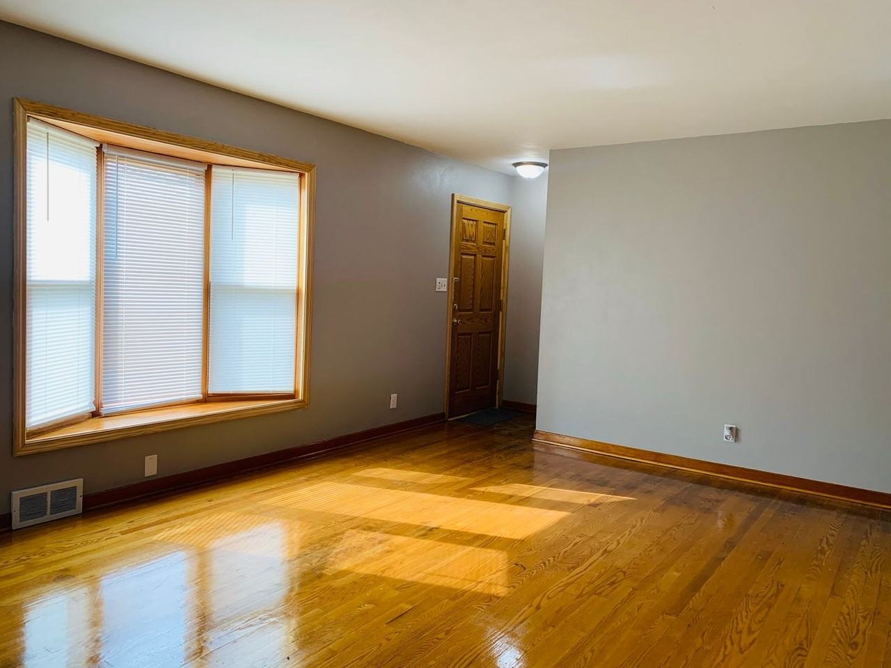 7807 28th Ave - Photo 2 of 20