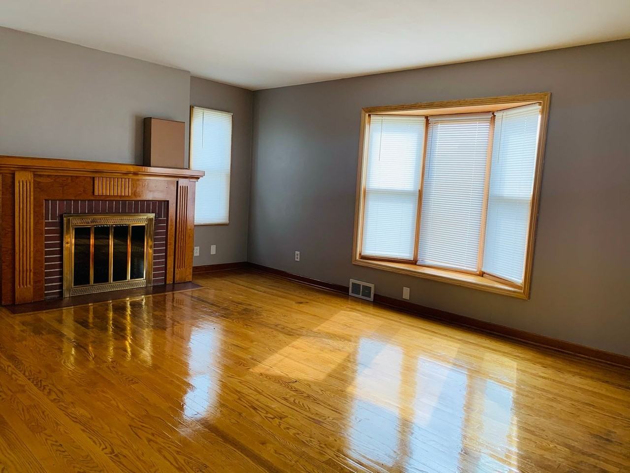 7807 28th Ave - Photo 3 of 20