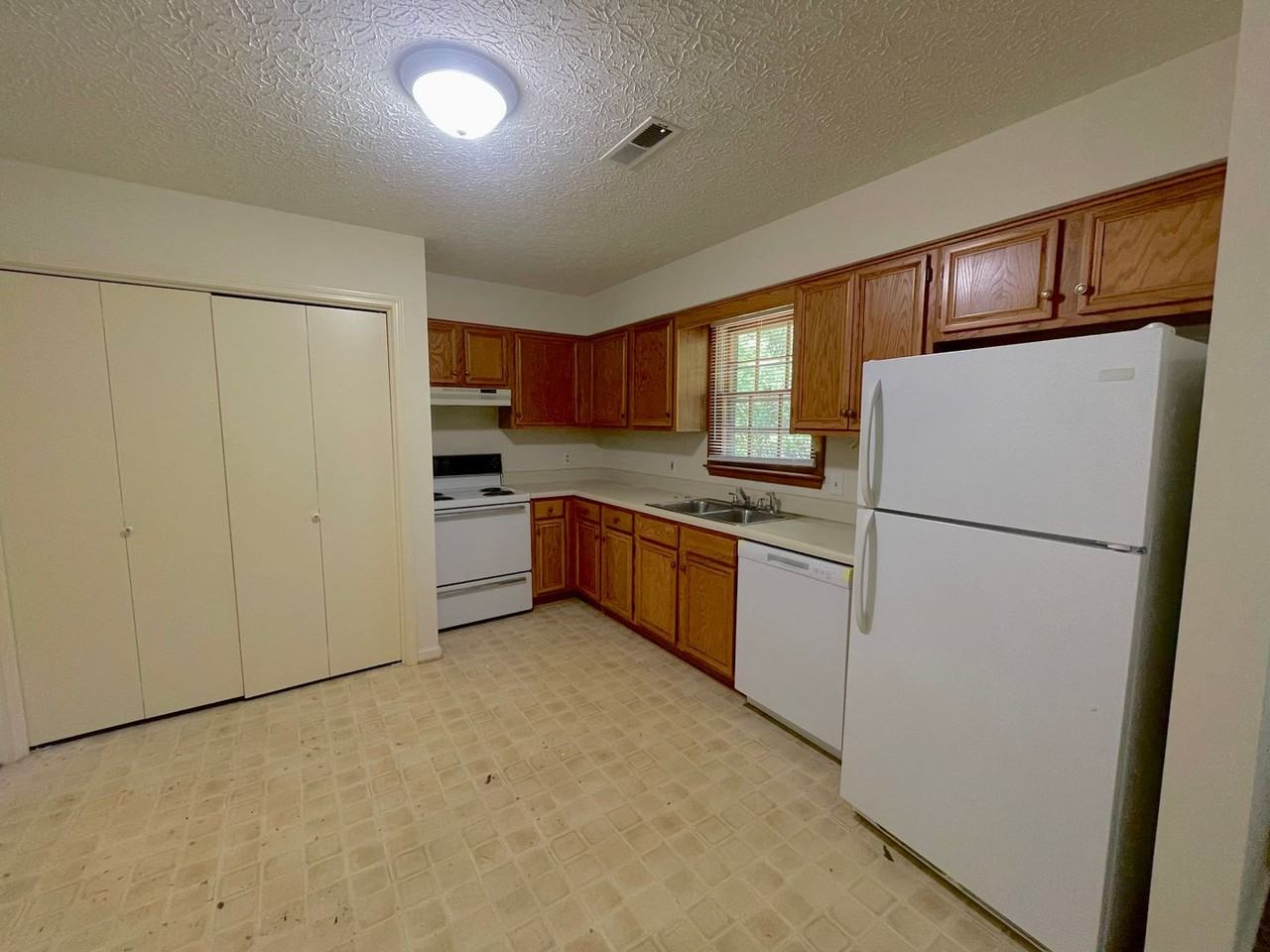 913 Grand Arbre Dr - Photo 3 of 7