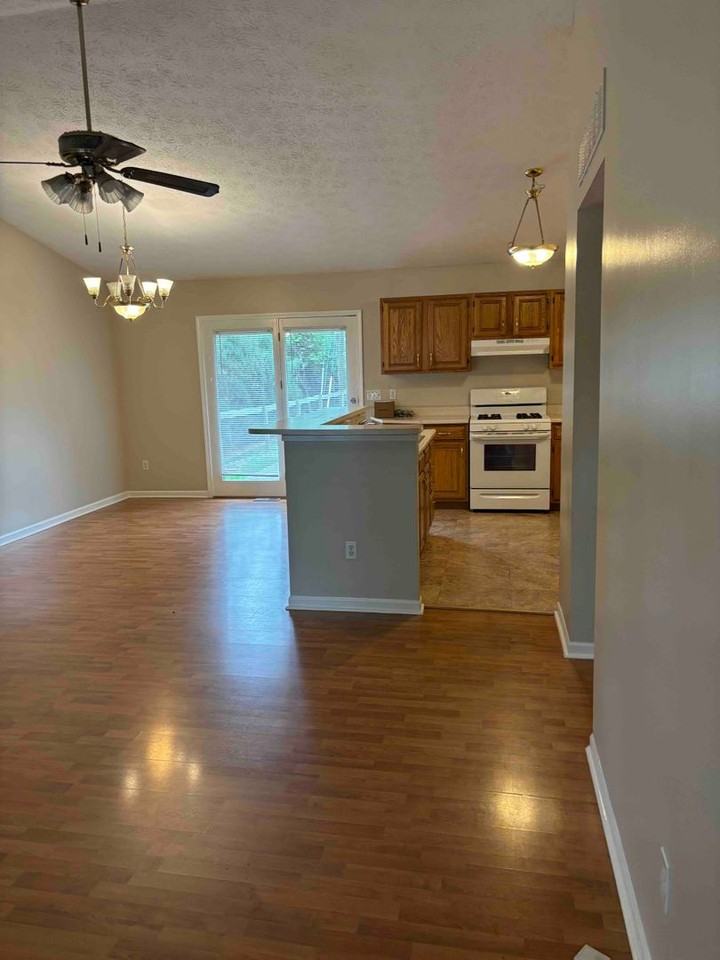 610 N Main St - Photo 2 of 17