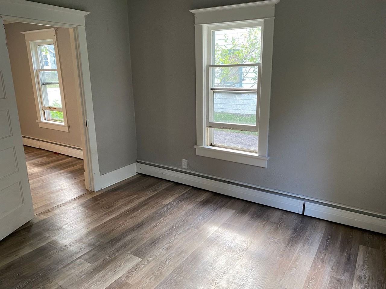 920 River St - Photo 4 of 11