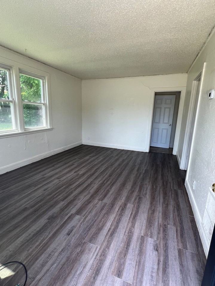 1804 N Madison St - Photo 2 of 10