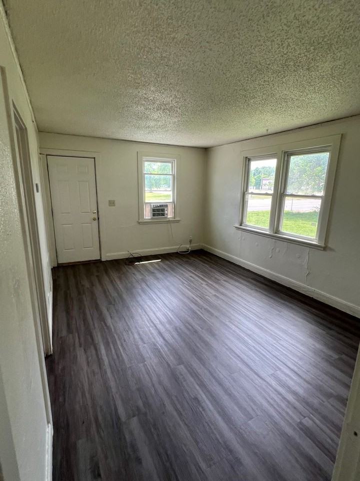 1804 N Madison St - Photo 3 of 10