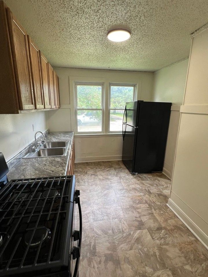 1804 N Madison St - Photo 5 of 10