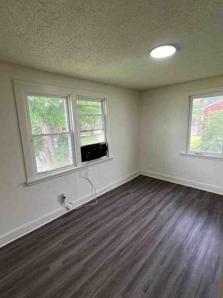 1804 N Madison St - Photo 6 of 10
