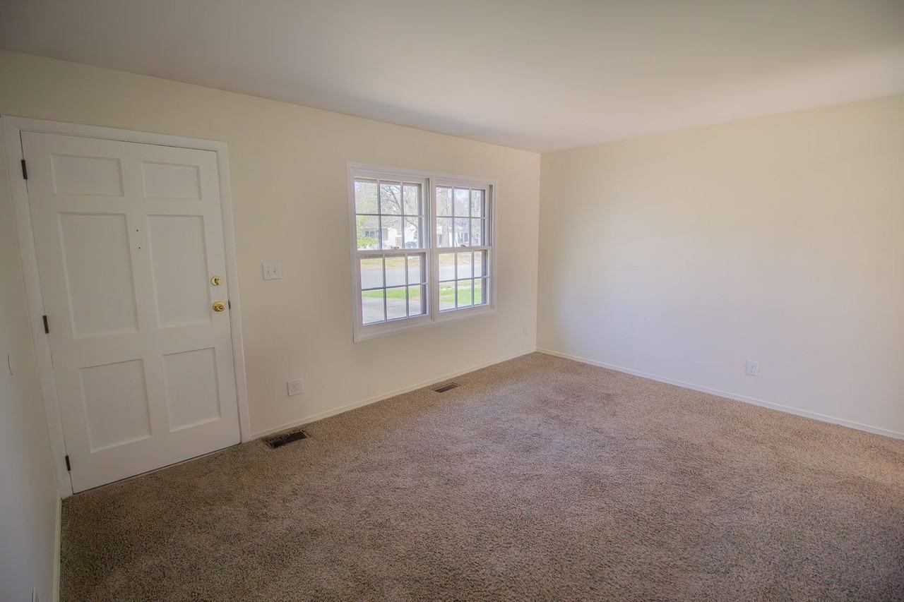 31 Mildred Ln - Photo 3 of 16