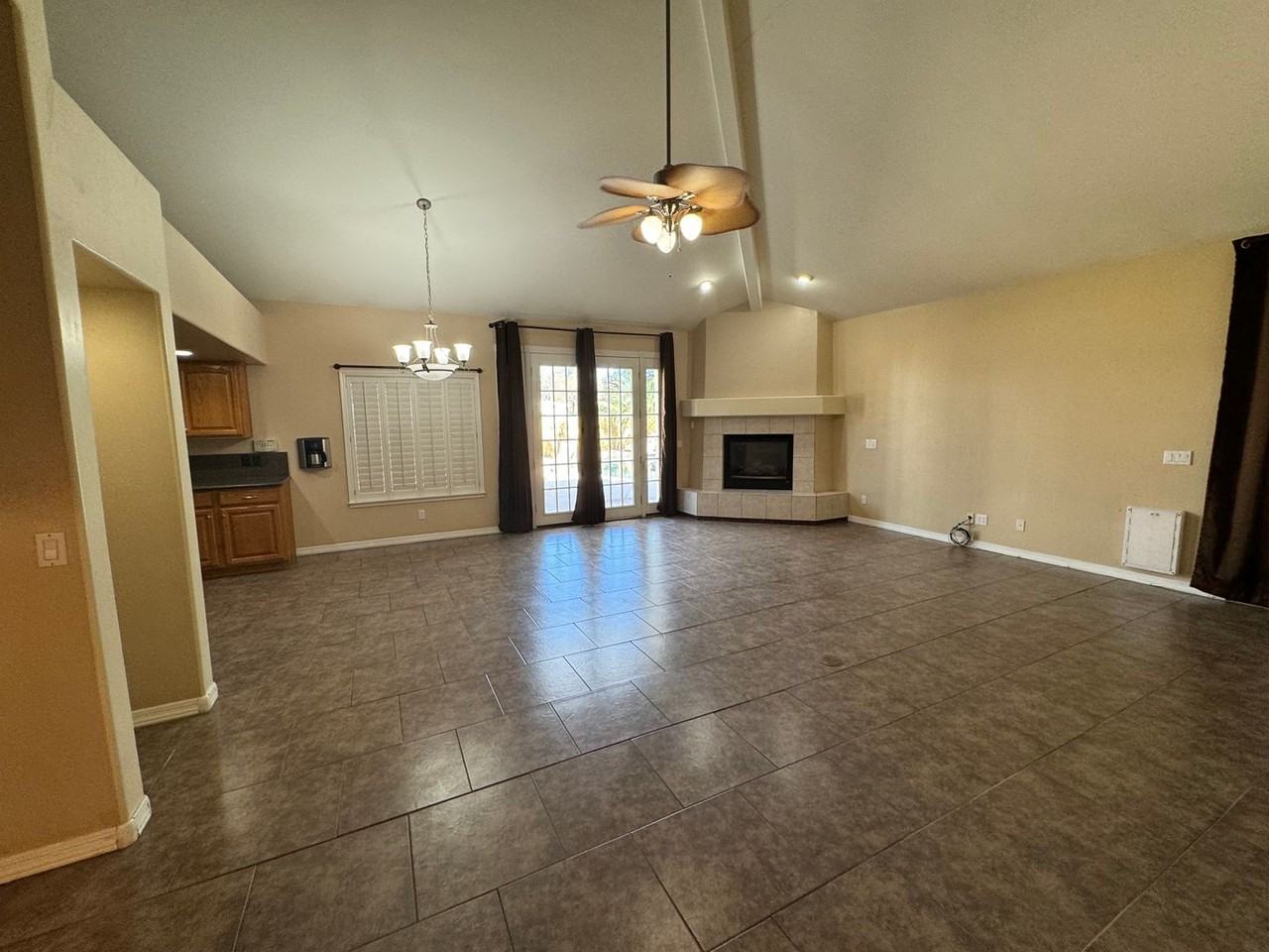 3953 E Flossmoor Ave - Photo 4 of 25