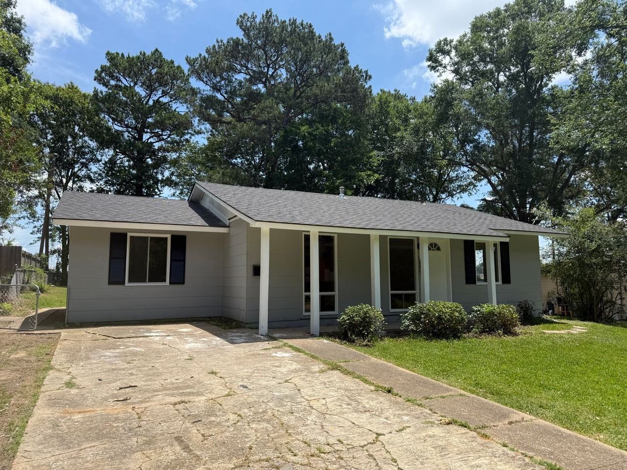 9119 Bridgewood Dr - Photo 2 of 17