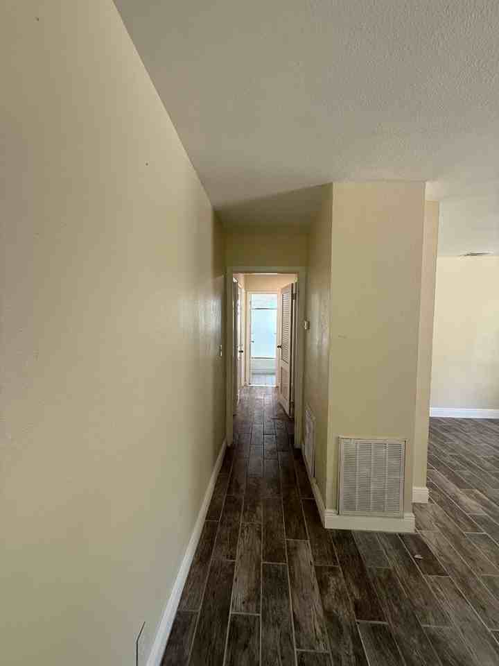 9119 Bridgewood Dr - Photo 5 of 17