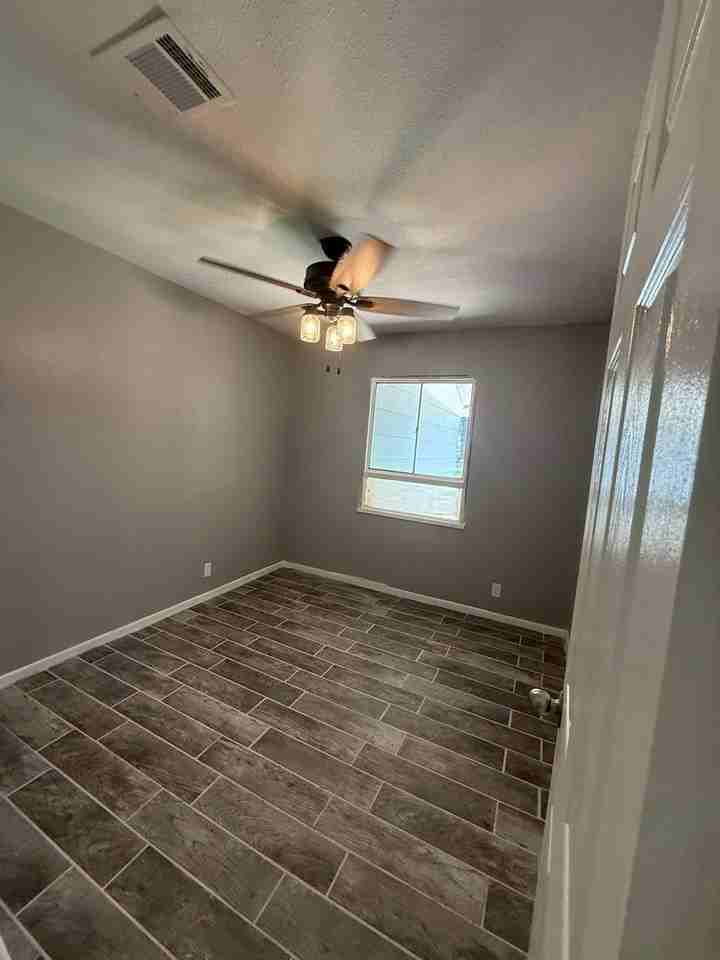 9119 Bridgewood Dr - Photo 6 of 17