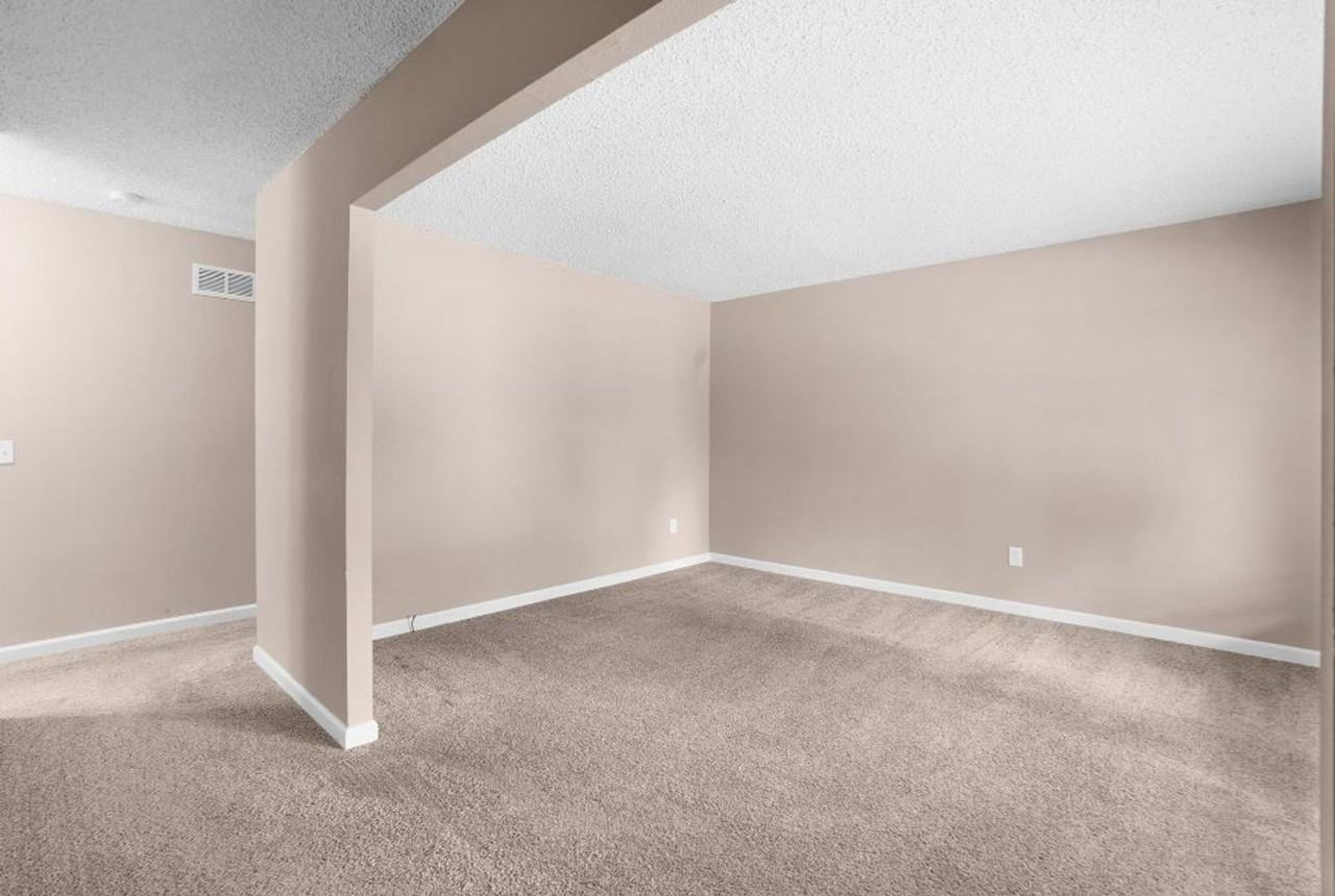 15593 Fox Plains Dr - Photo 3 of 25