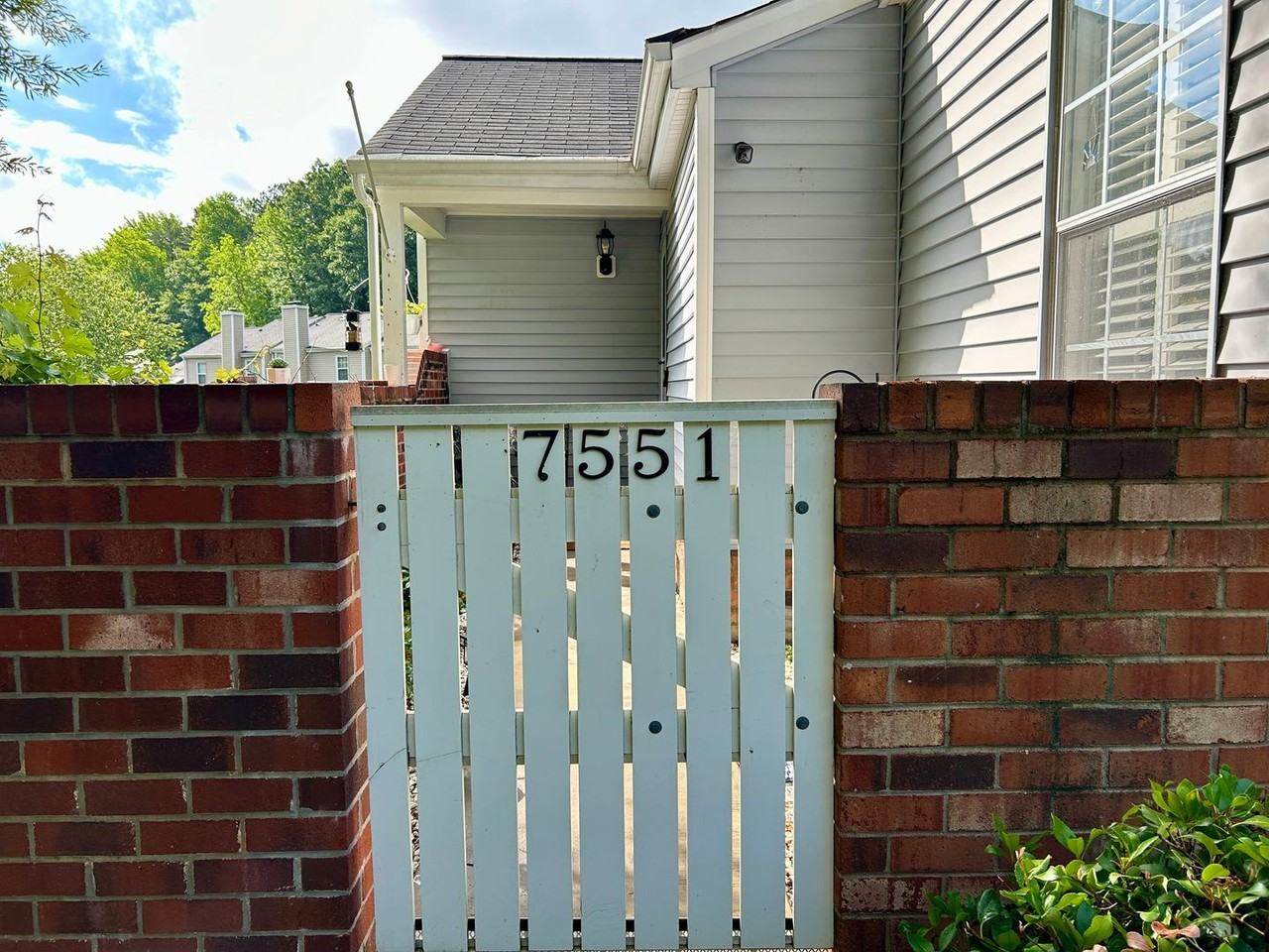 7551 Beauchamp Ct - Photo 3 of 28