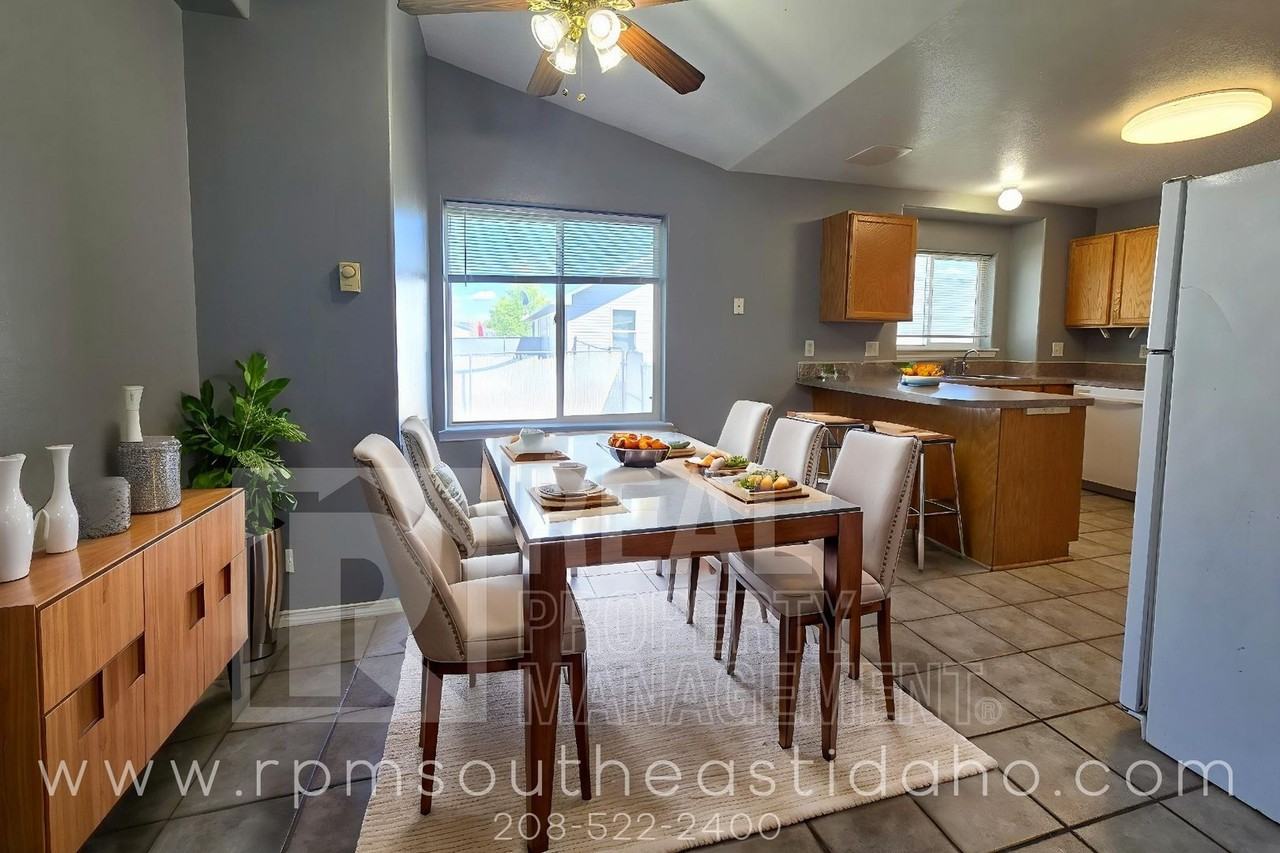 2803 E Chasewood Dr - Photo 7 of 37
