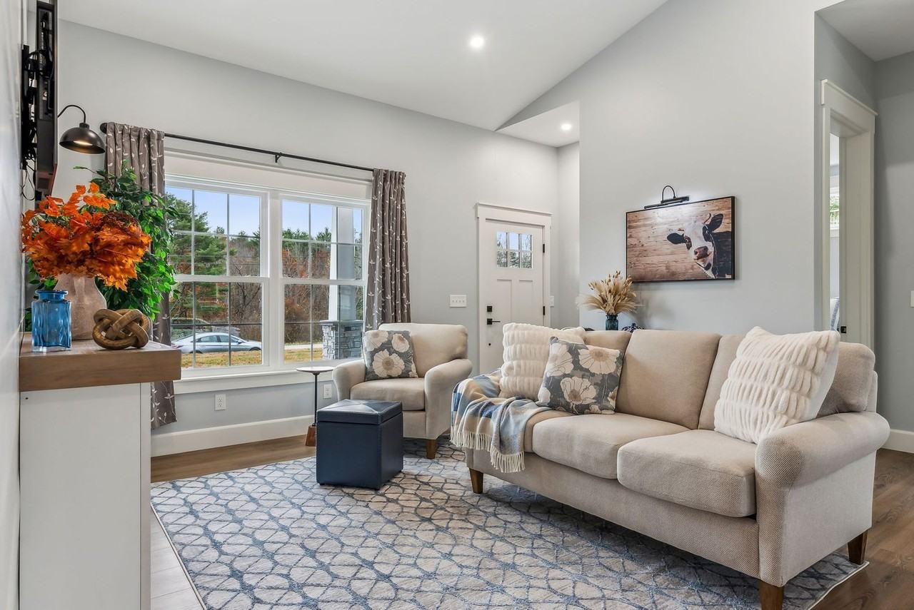 204 Puddledock Rd - Photo 5 of 11