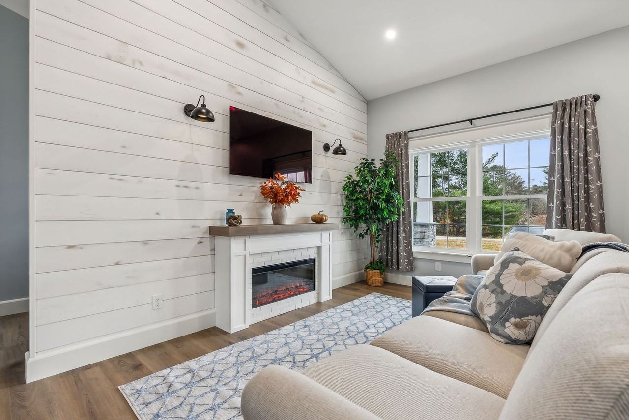 204 Puddledock Rd - Photo 7 of 11