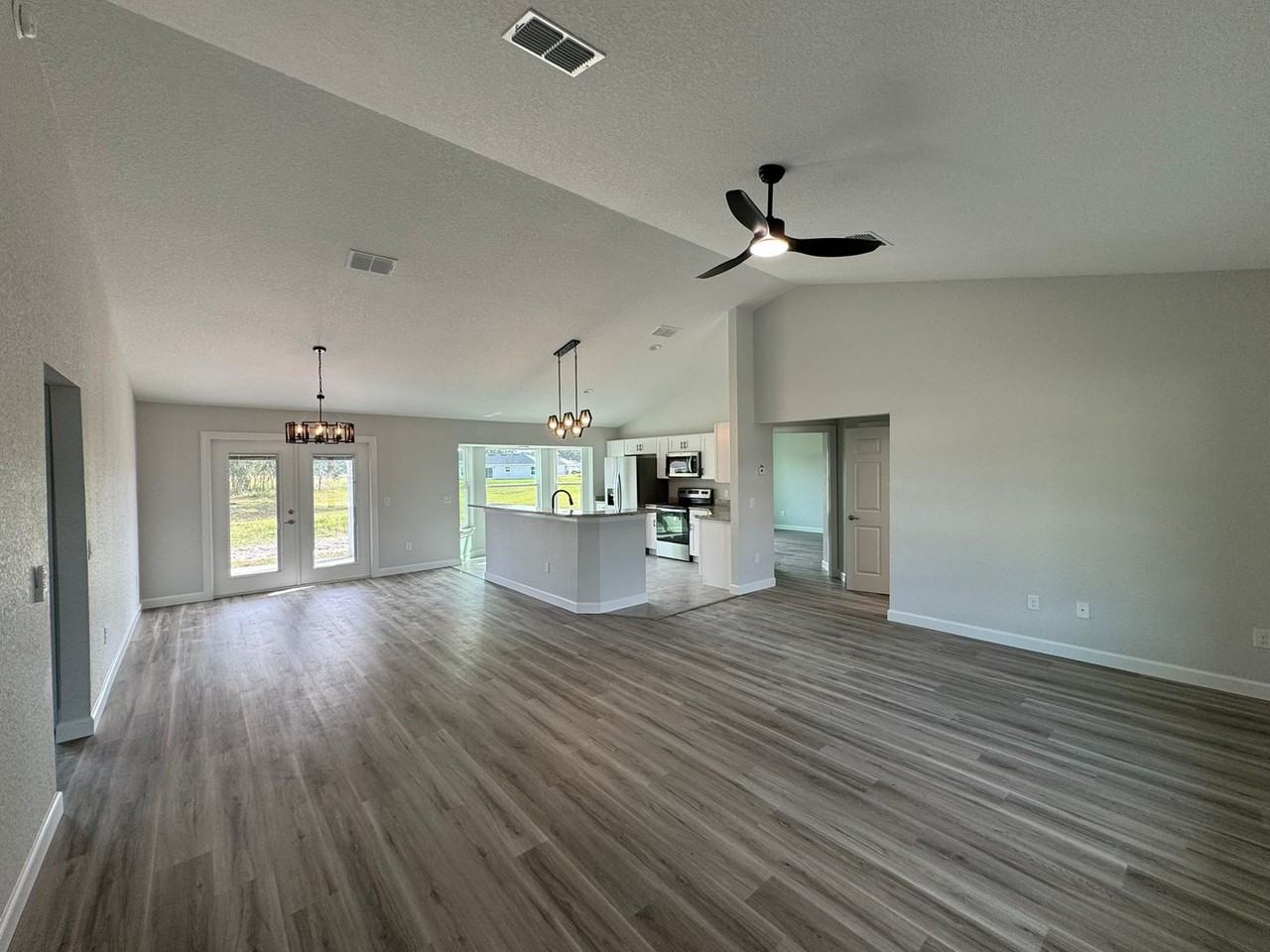 2690 Se 75th Blvd - Photo 2 of 16