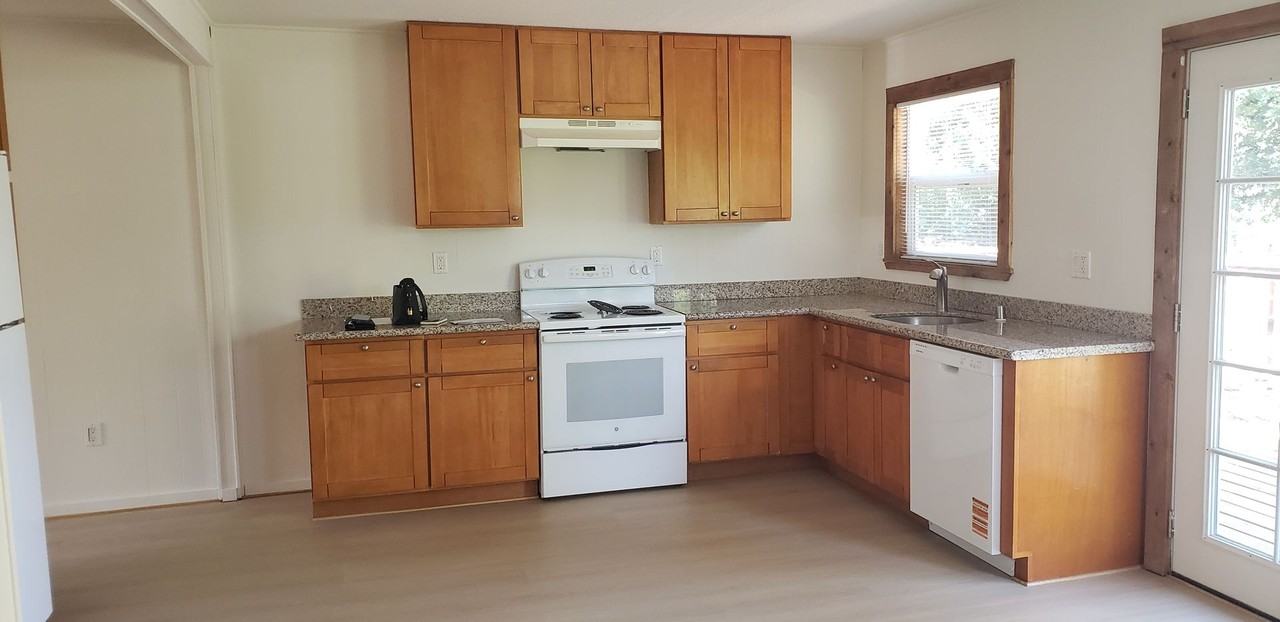 14984 Putnam Ln - Photo 2 of 25