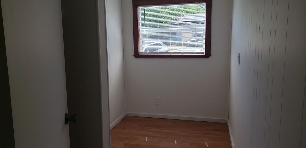 14984 Putnam Ln - Photo 5 of 25