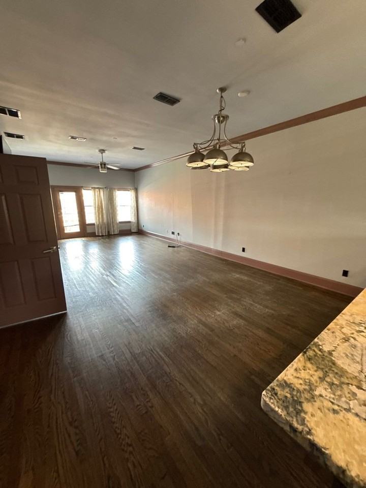 812 Saint Michael St - Photo 5 of 25