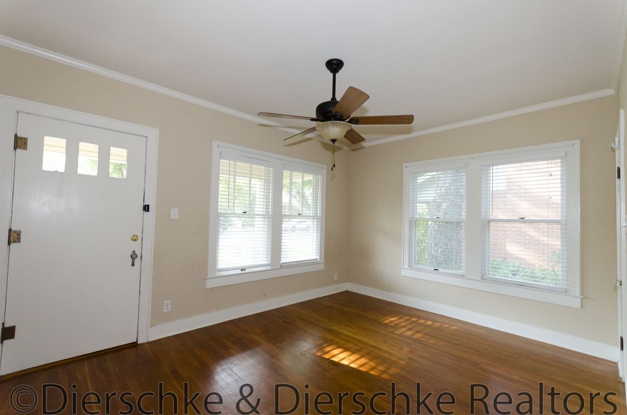 1007 Austin St - Photo 3 of 14