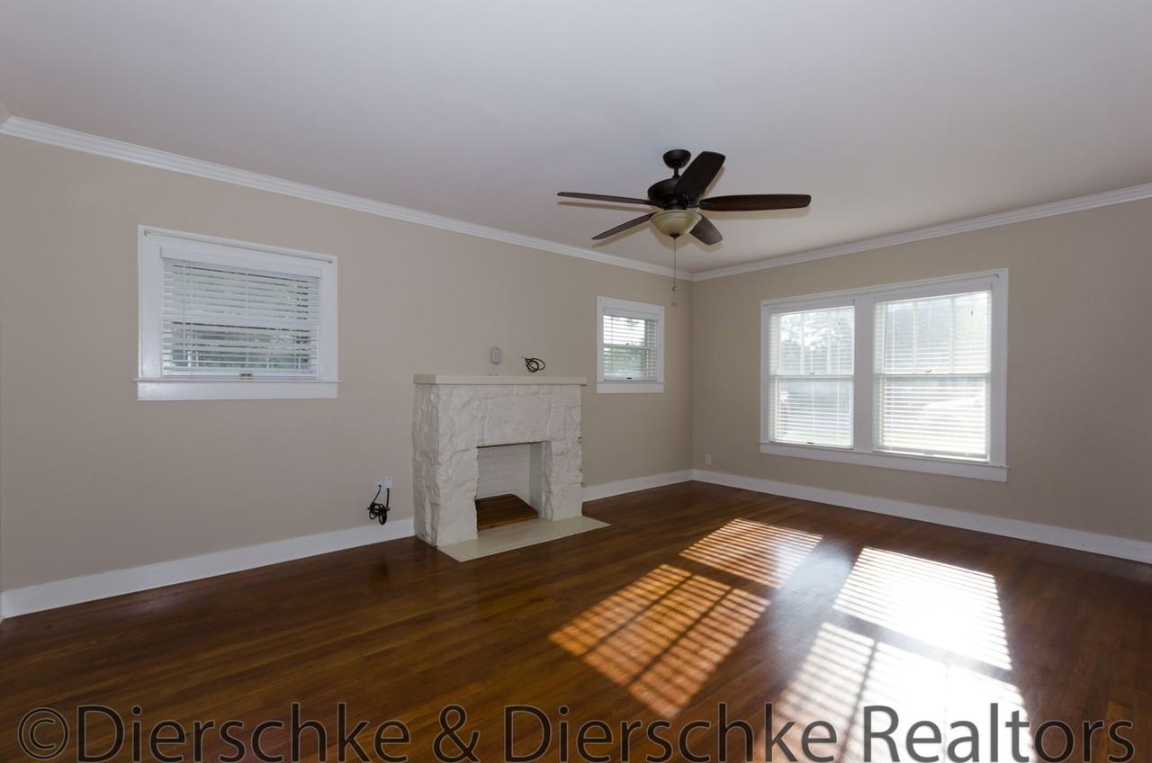 1007 Austin St - Photo 4 of 14
