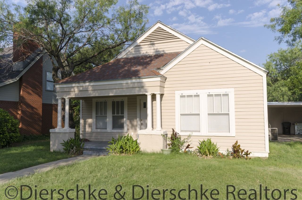 1007 Austin St - Photo 2 of 14