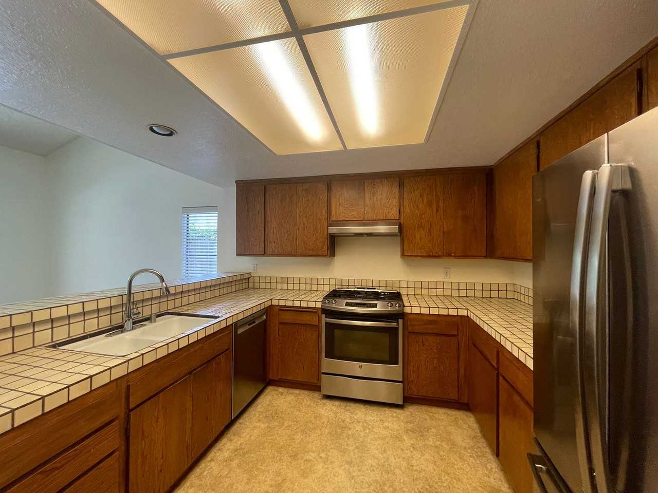 346 Oliver Rd - Photo 5 of 17