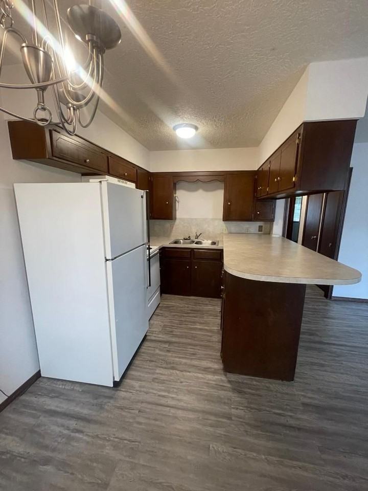 1412 Rebecca Ln - Photo 3 of 12