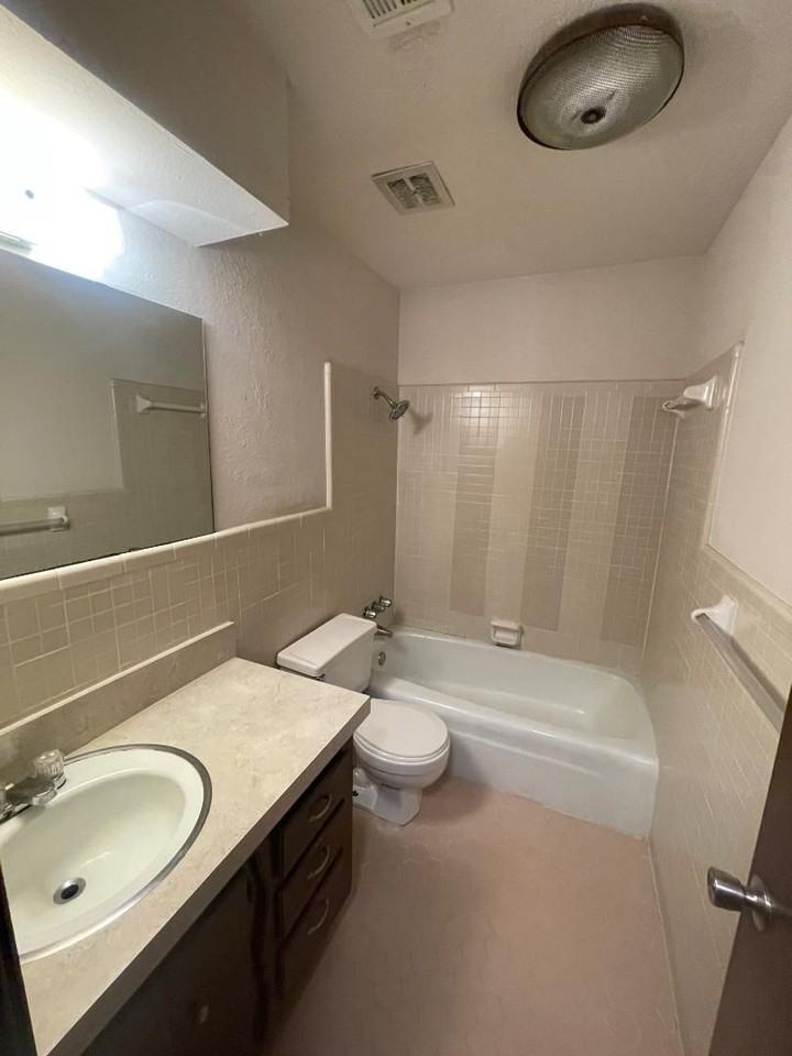 1412 Rebecca Ln - Photo 5 of 12