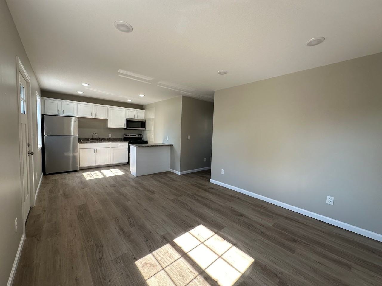 114 Evergreen Pl - Photo 2 of 6