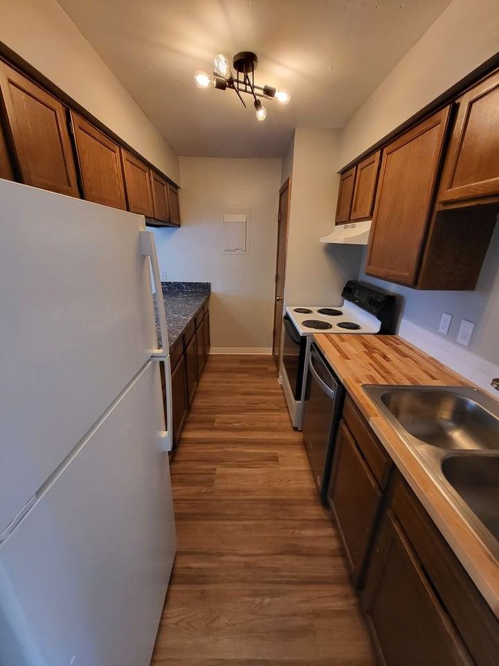 214 S Ingalls St - Photo 4 of 15