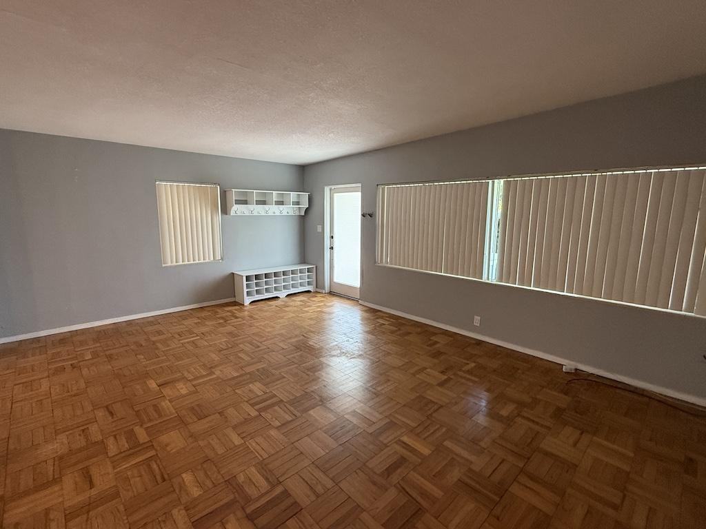 2920 Oxford St - Photo 2 of 19