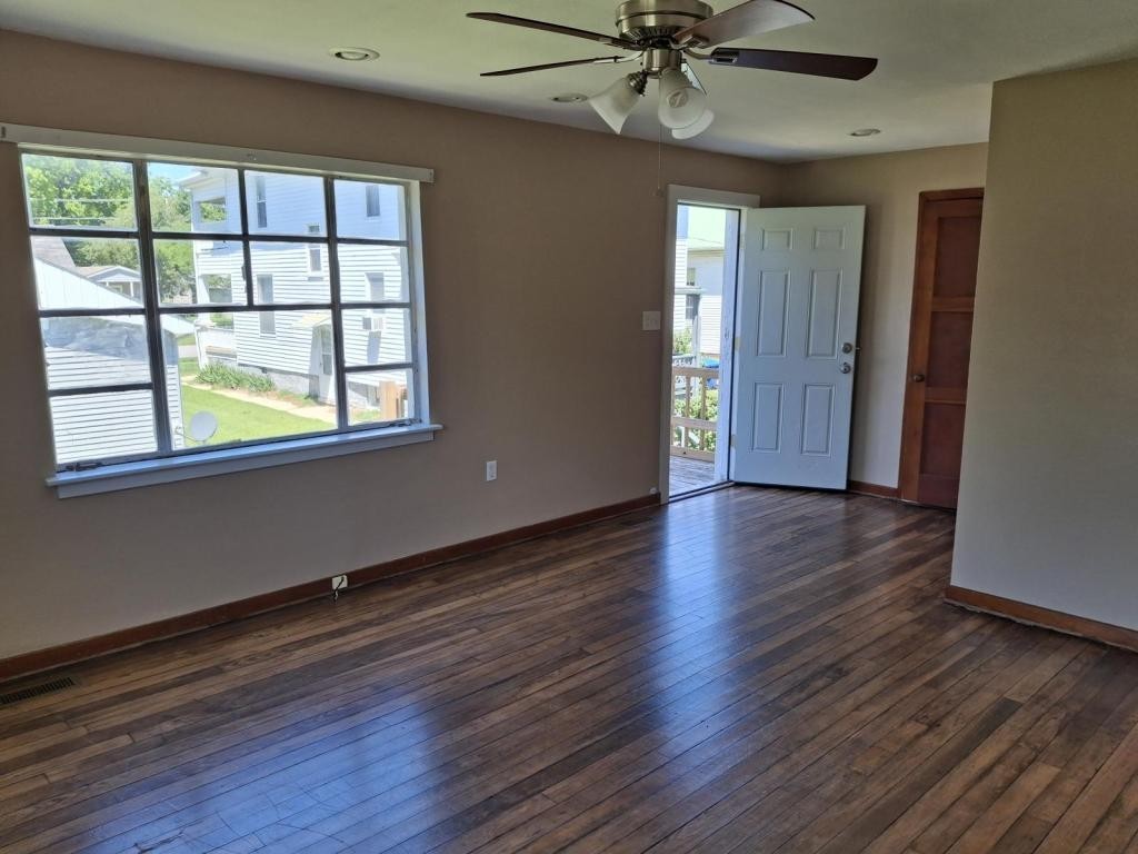 204 5th St - Photo 2 of 8