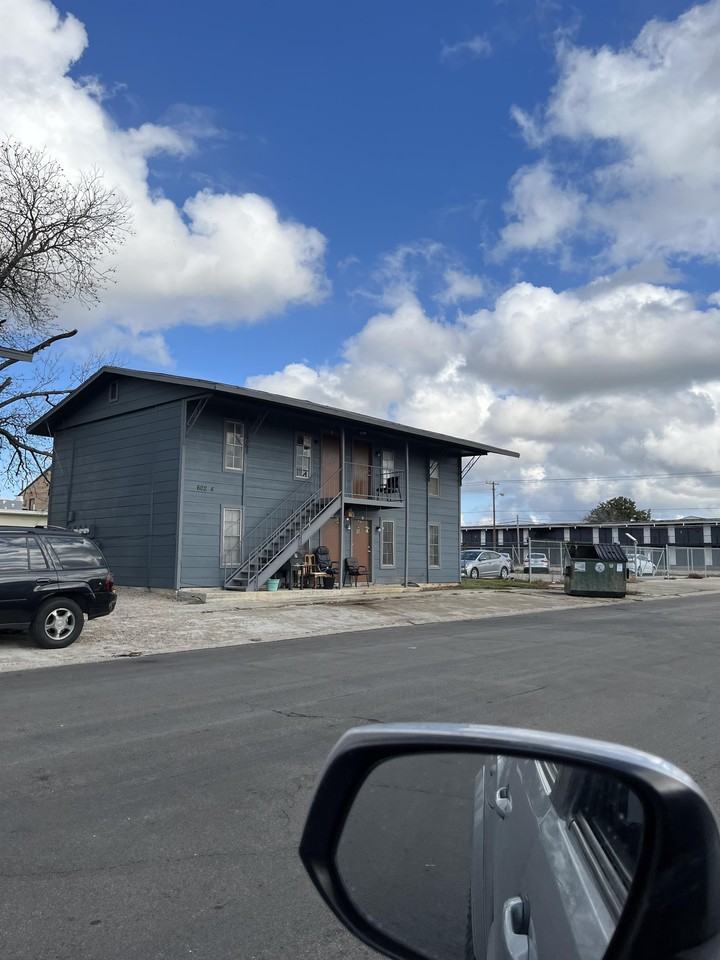 602 N 2nd St - Photo 4 of 7