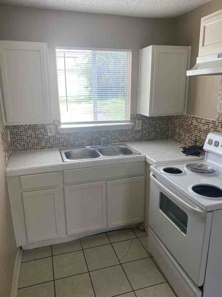 602 N 2nd St - Photo 5 of 7