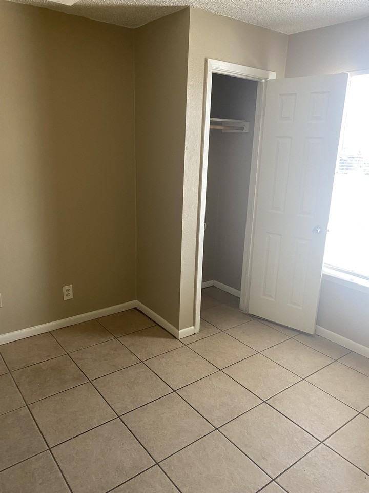 602 N 2nd St - Photo 3 of 7