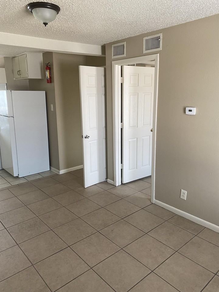 602 N 2nd St - Photo 6 of 7