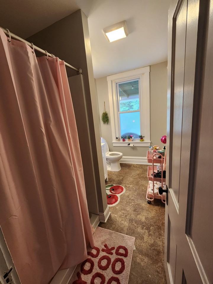 402 N George St - Photo 5 of 13