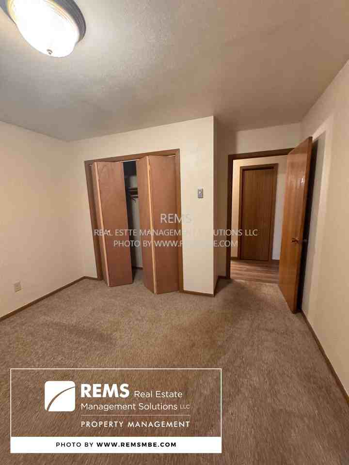 410 Pearl St - Photo 2 of 32