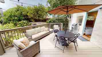 featured image of 1008 E Ave