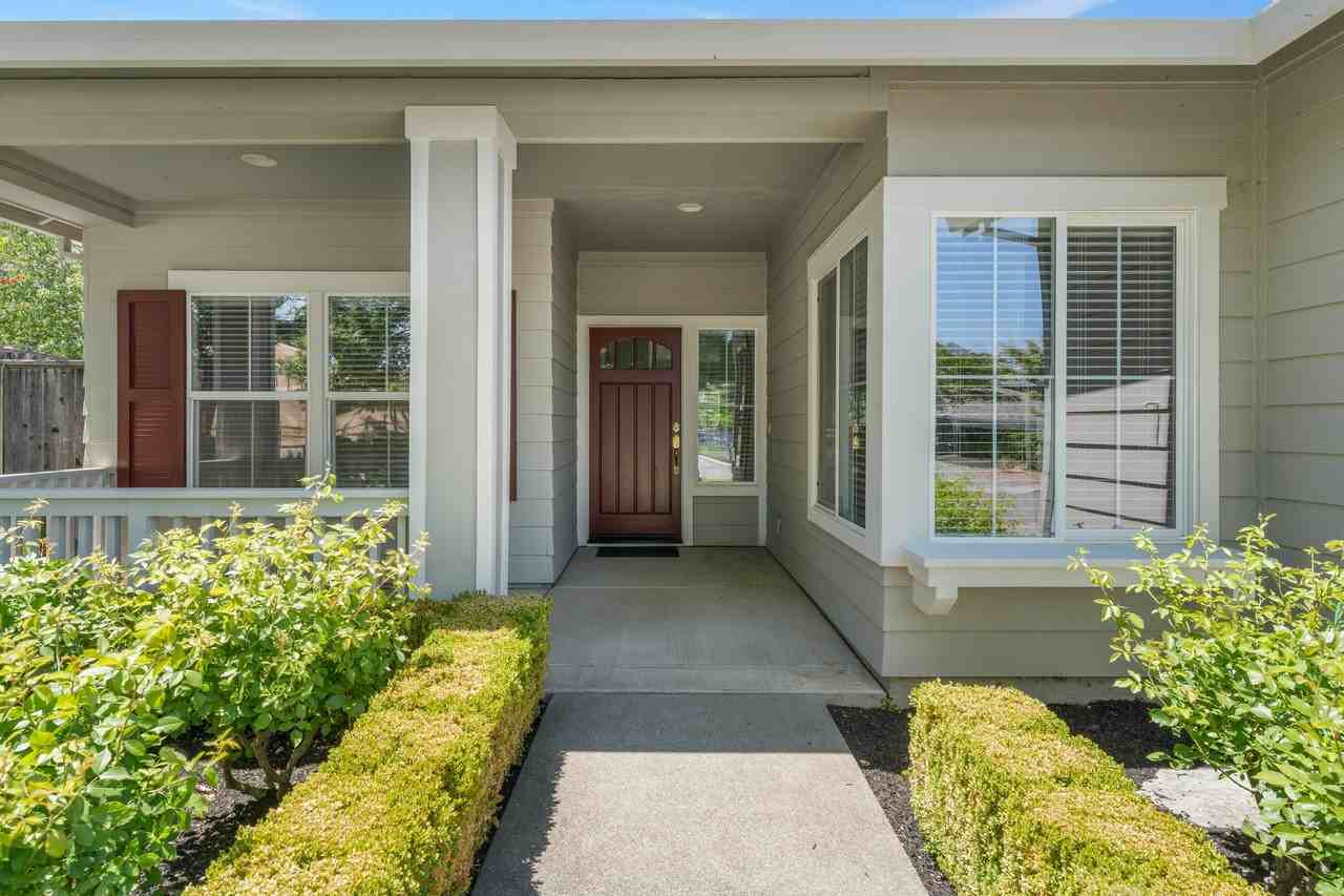 300 Homewood Ct - Photo 3 of 44