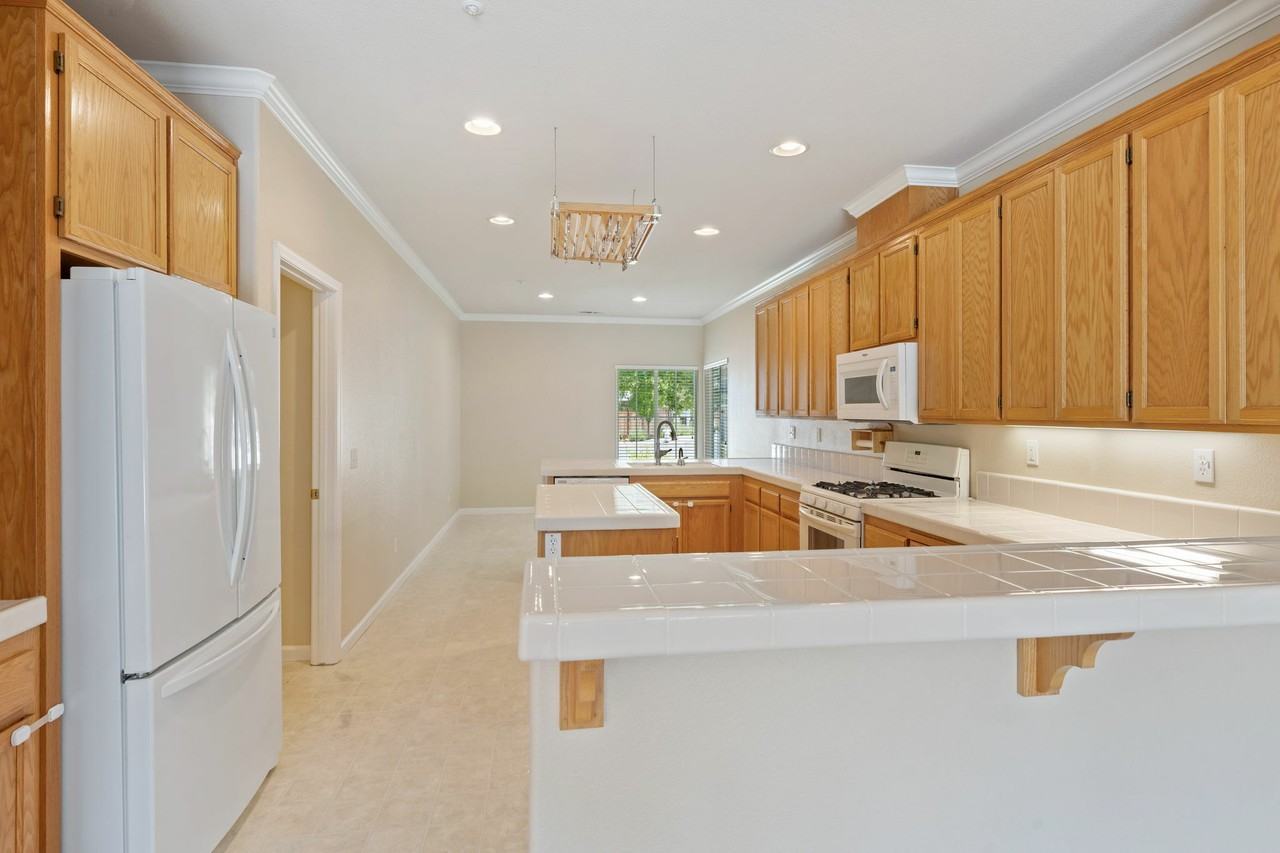 300 Homewood Ct - Photo 6 of 44