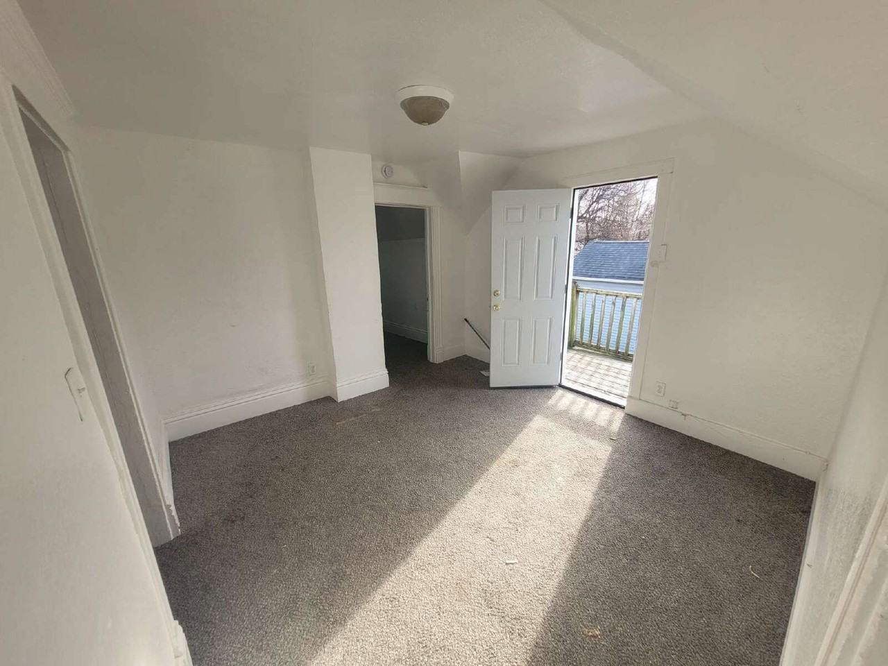 419 N Memorial Dr - Photo 2 of 7