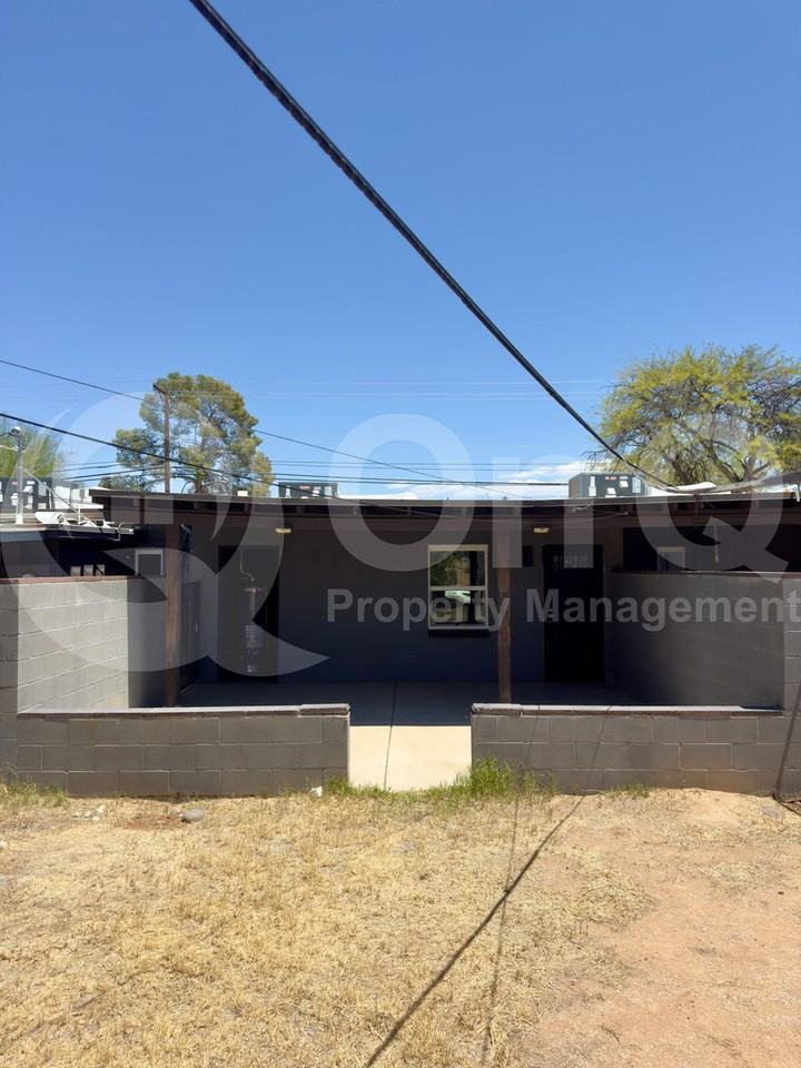 917 N Columbus Blvd #2 - Photo 4 of 21