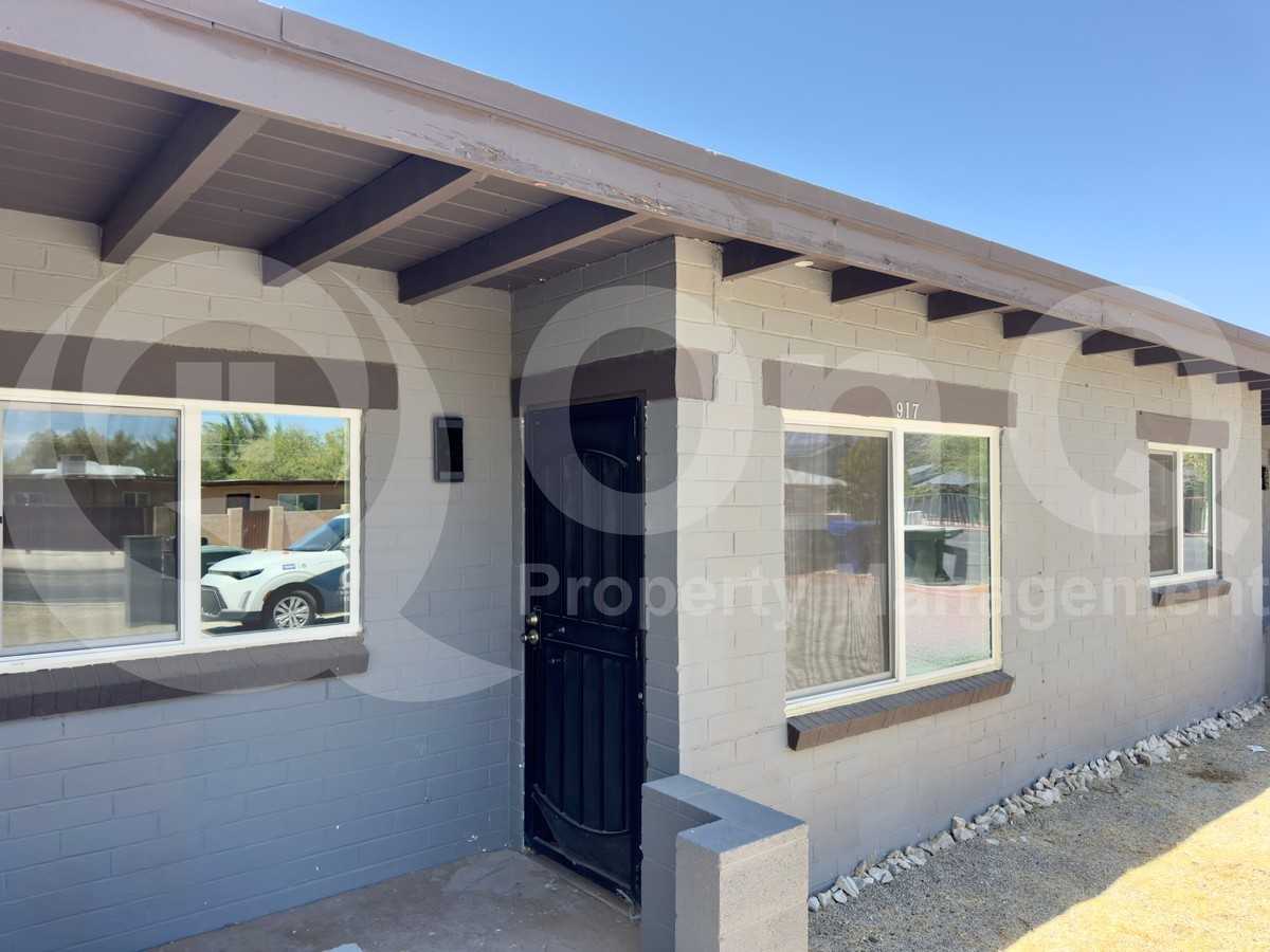 917 N Columbus Blvd #2 - Photo 3 of 21