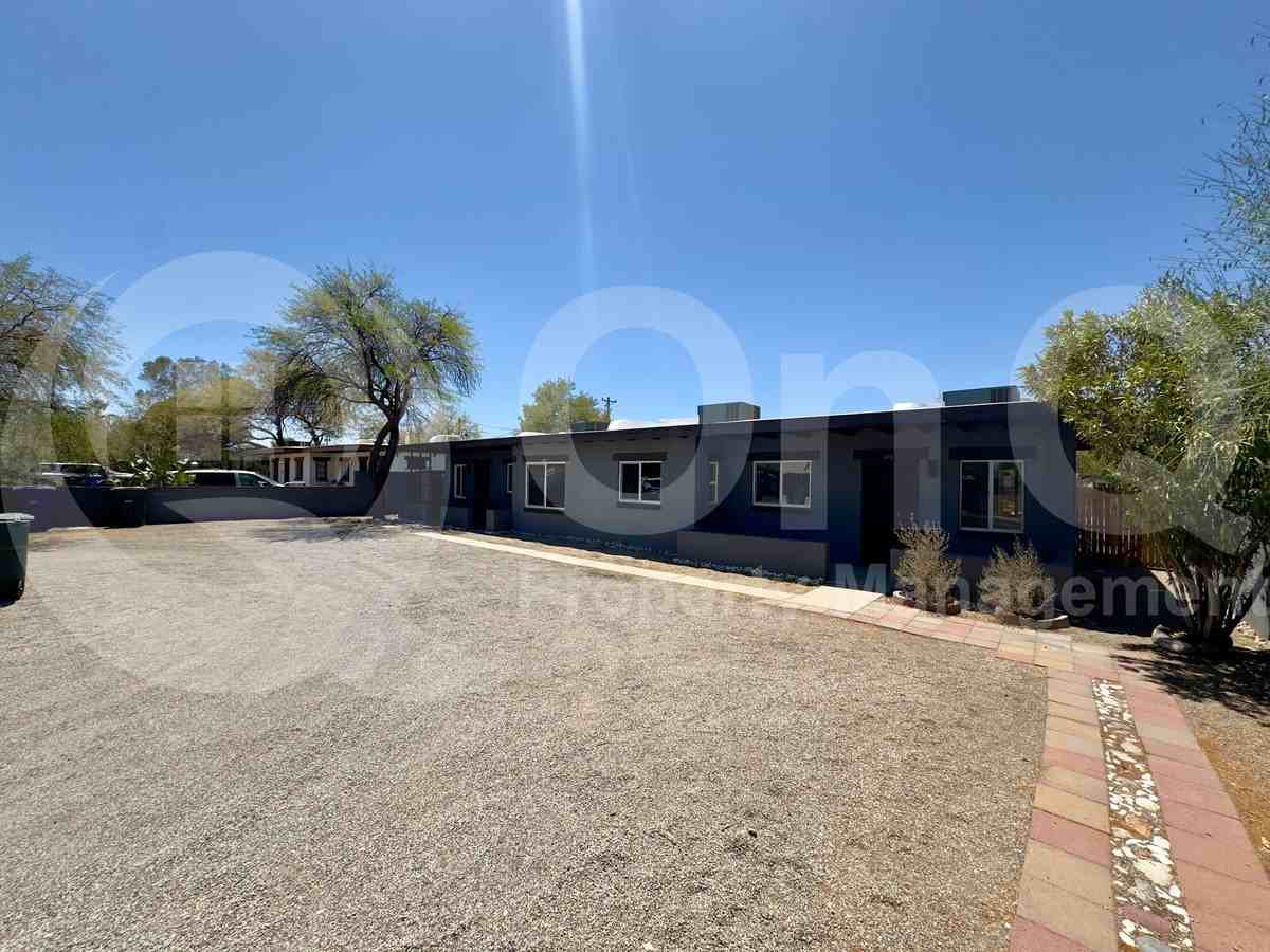 917 N Columbus Blvd #2 - Photo 7 of 21