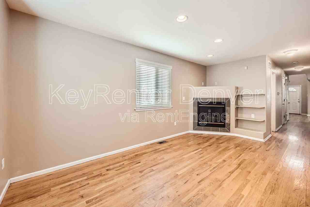 2256 S Dexter St - Photo 3 of 22
