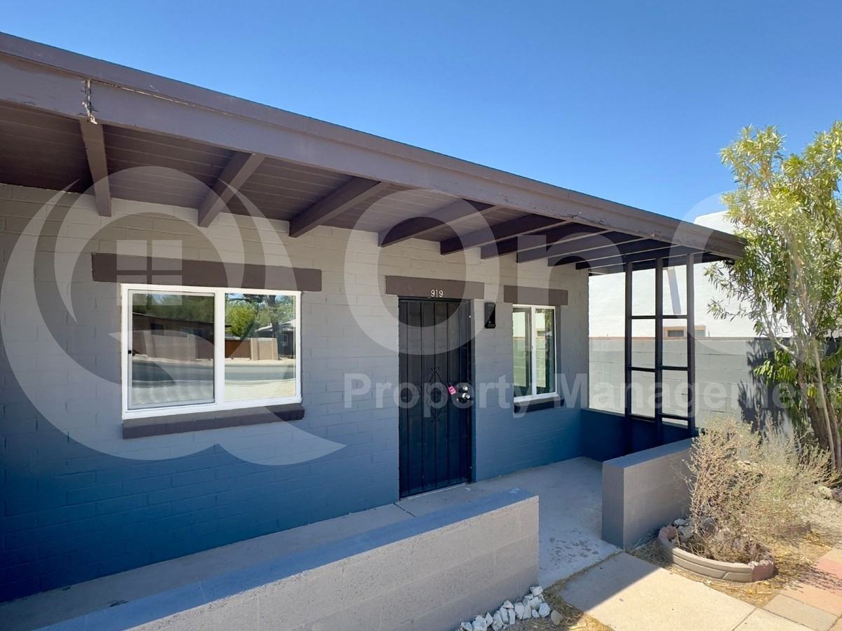 919 N Columbus Blvd #3 - Photo 3 of 16