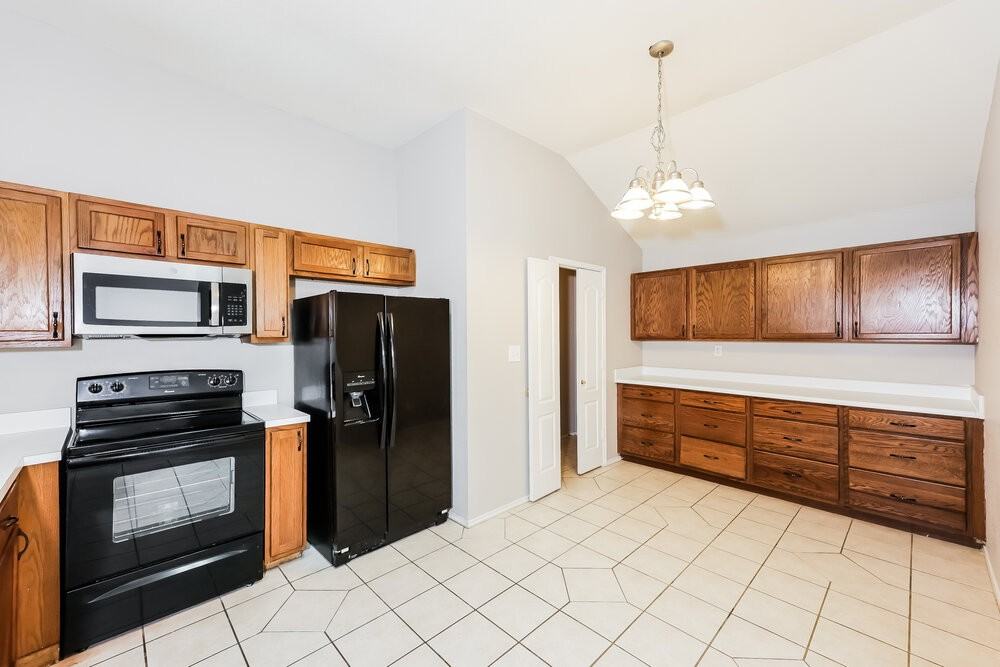 2268 Bresee Dr - Photo 7 of 16